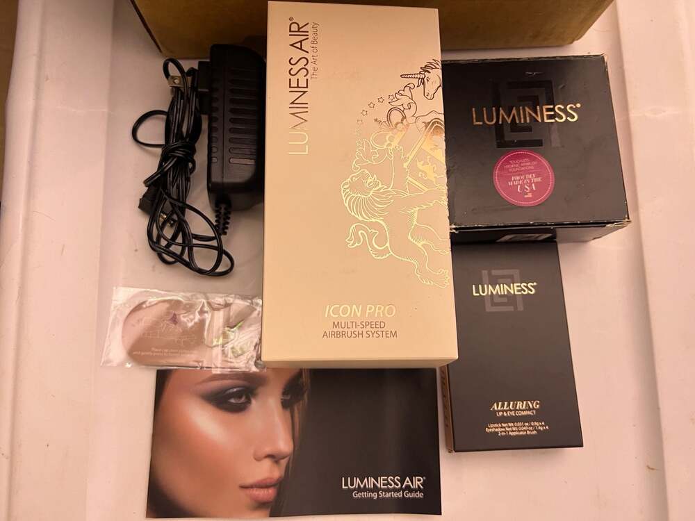 Luminess Air ICON PRO Multi-Speed Airbrush System Kit Makeup Foundation Bottles
